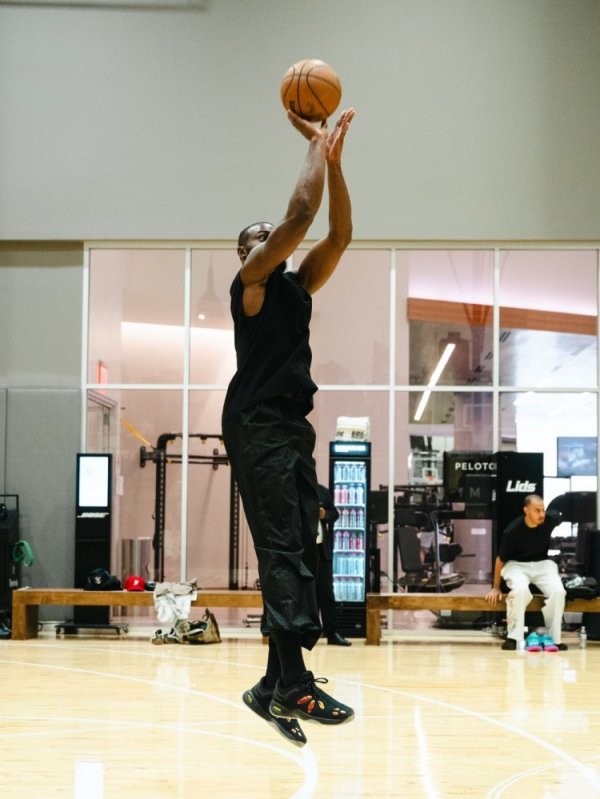 Không ngừng nghỉ! Jaylen Brown kết thúc chuyến đi đến Trung Quốc và trở về Hoa Kỳ để xuống máy bay đ