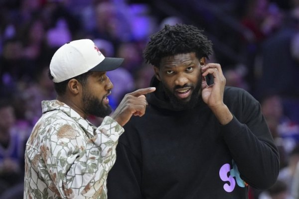 Khó chịu! George & Embiid đã bỏ lỡ 104 trận mùa trước, với số lượng giải đấu back-to-back lớn nh