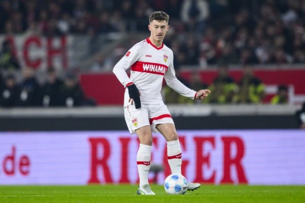 Phóng viên: Đại diện của Manchester United nói về Stiller ở Stuttgart. Các cuộc đàm phán với người c