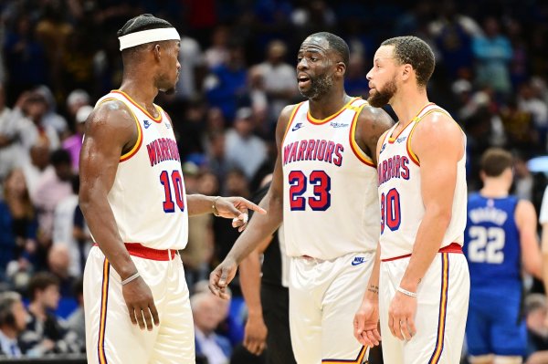 Cole: Những người bắt đầu đào tạo của đội là Curry, Bogem, Butler, Dream theo đuổi, Horford
