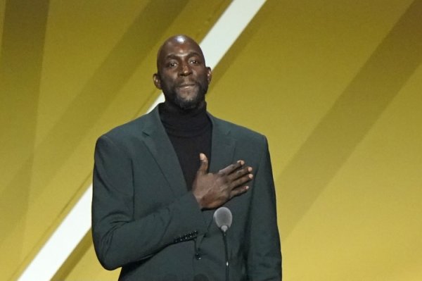 Garnett: Các cầu thủ trẻ cần kỷ luật tự giác và kiên trì. Tôi tự hỏi nếu có ai đã dạy họ những điều 