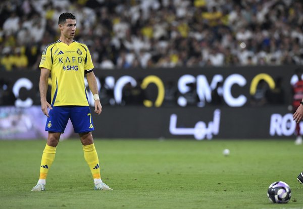 Huấn luyện viên quyền anh: Tôi rất vui khi được ngồi xuống và trò chuyện với Ronaldo, tôi có thể giú
