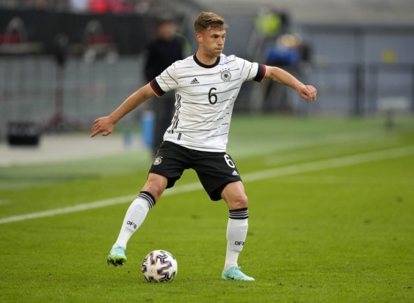 Vượt Beckenbauer và đè bẹp Mertesacker, Kimmich chào đón lần ra sân thứ 104 của ĐT Đức