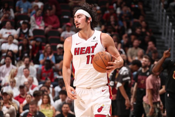 Chơi tốt! Husker ghi được 17 điểm, 4 rebound, 3 kiến ​​​​tạo và 1 cú sút khi bắn 7/14.