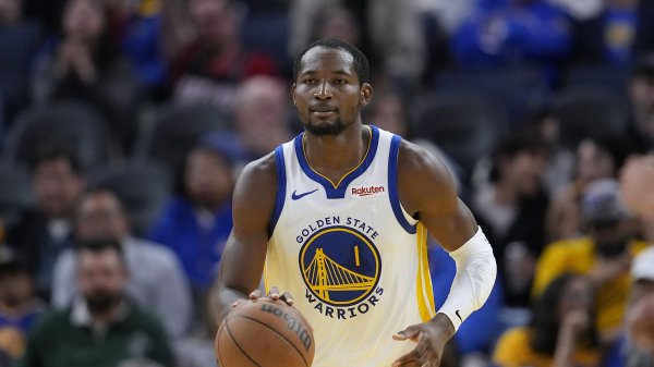 Chu Lăng an: Kuminga nói sau trận đấu rằng anh ấy không có phiền nhiễu trong mùa giải mới và chỉ muố