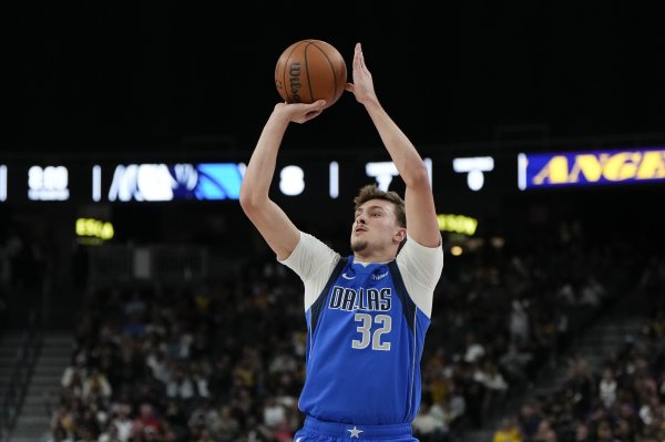 Lựa chọn đầu tiên của nhà vô địch! Flagg thực hiện 4 trong số 13 cú sút và ghi một cú đúp với 10 điể