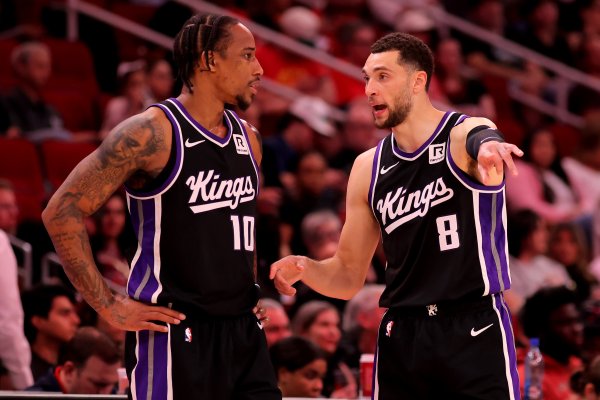 Dillon: Chúng tôi đã sử dụng một cuộc chiến tiêu hao để hạn chế DeRozan. LaVine cũng vậy. The Kings 