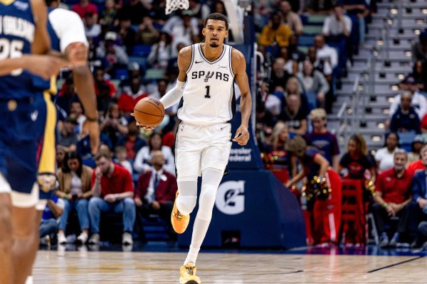 Người lái xe: Wenban chơi như một trò chơi điện tử. Anh ấy muốn nhúng mọi thứ xung quanh giỏ.