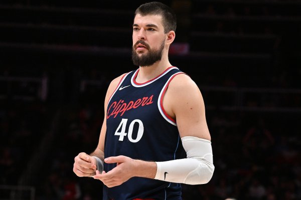 Zubac: Hàng phòng ngự của Warriors đã làm tê liệt hệ thống tấn công của chúng tôi và khiến chúng tôi