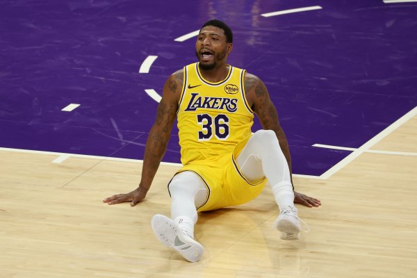 Nói khôn ngoan về việc bước lên vạch giao bóng: Thực tế, tình huống này luôn xảy ra nhưng trọng tài 