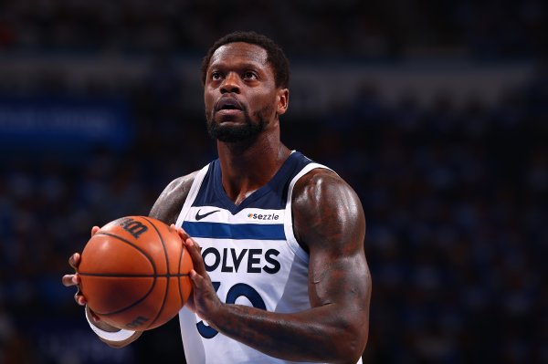 Edwards: Randle đã chơi rất tốt trong mùa giải này. Đó là từ duy nhất tôi có thể nghĩ ra lúc này.