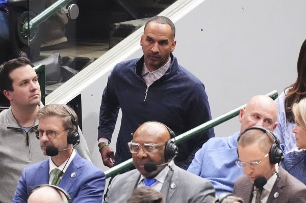 Lowe: Sa thải Harrison không giải quyết được vấn đề cơ bản, có lẽ buôn bán lông mày là giải pháp