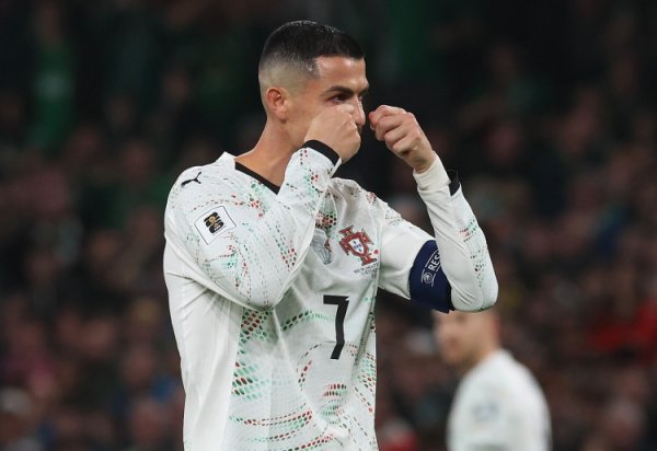 Truyền thông Bồ Đào Nha: Cristiano Ronaldo không trở về Trung Quốc trên chuyến bay thuê cùng đội, nh