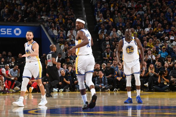 Mùa trước Curry, Butler và Dream Chaser chỉ thua 5 trận trên sân cùng lúc. Mùa này họ đã thua tới 6 