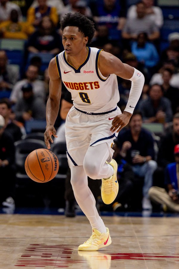 Tiền đạo mạnh mẽ! Watson và Cameron Johnson đều ghi được 13 điểm trong hiệp một, tổng cộng là 9/14.